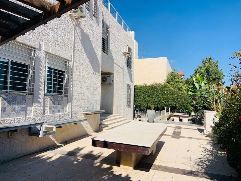 Renovated Detached Villa in Abdoun 3778