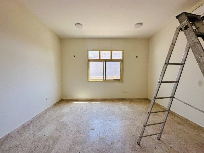 5 Br Well Maintained Villa | with Private Yard - Image 7